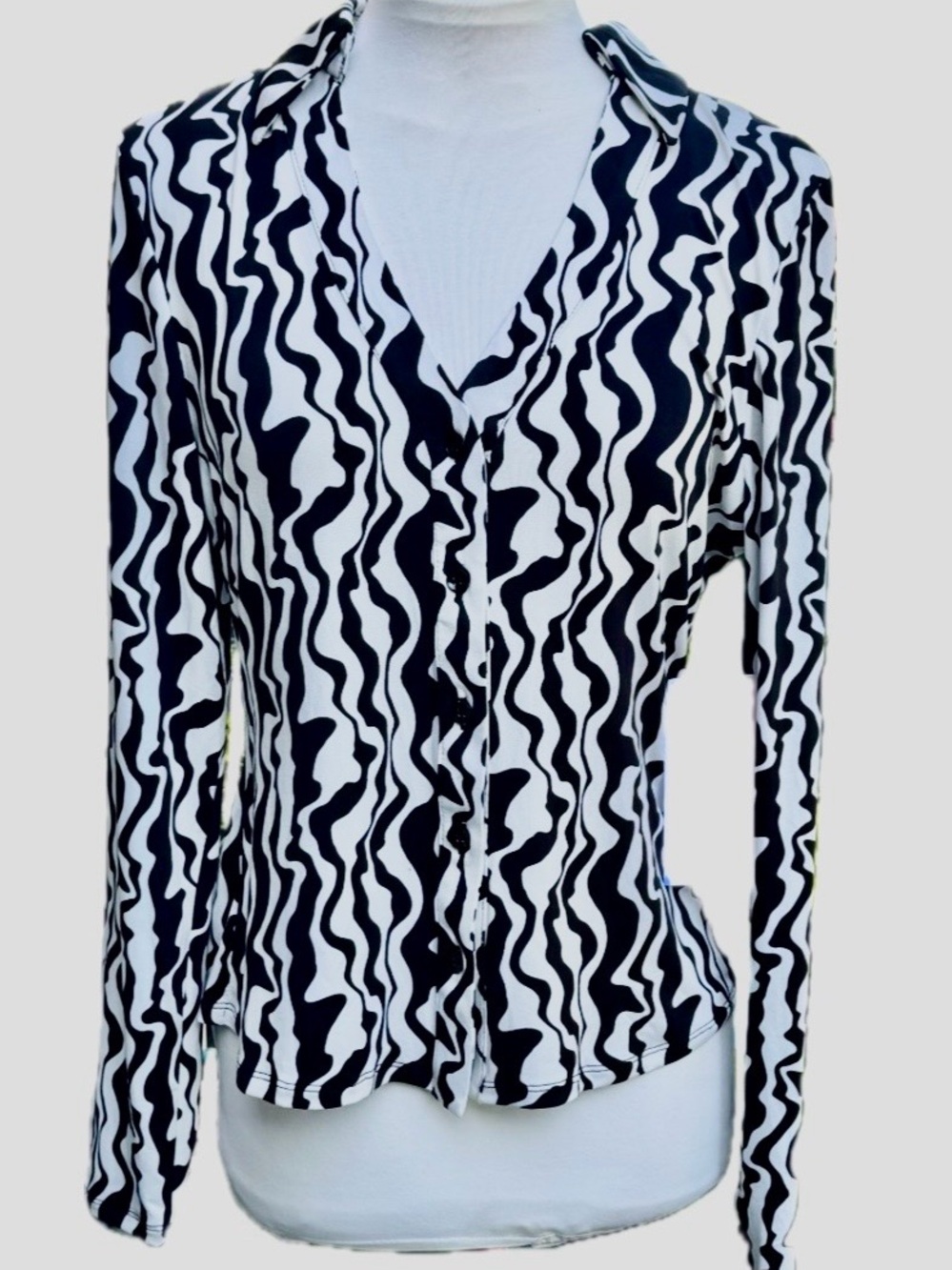 Sweet Rain Black & White Wavy-Print Button Down Shirt